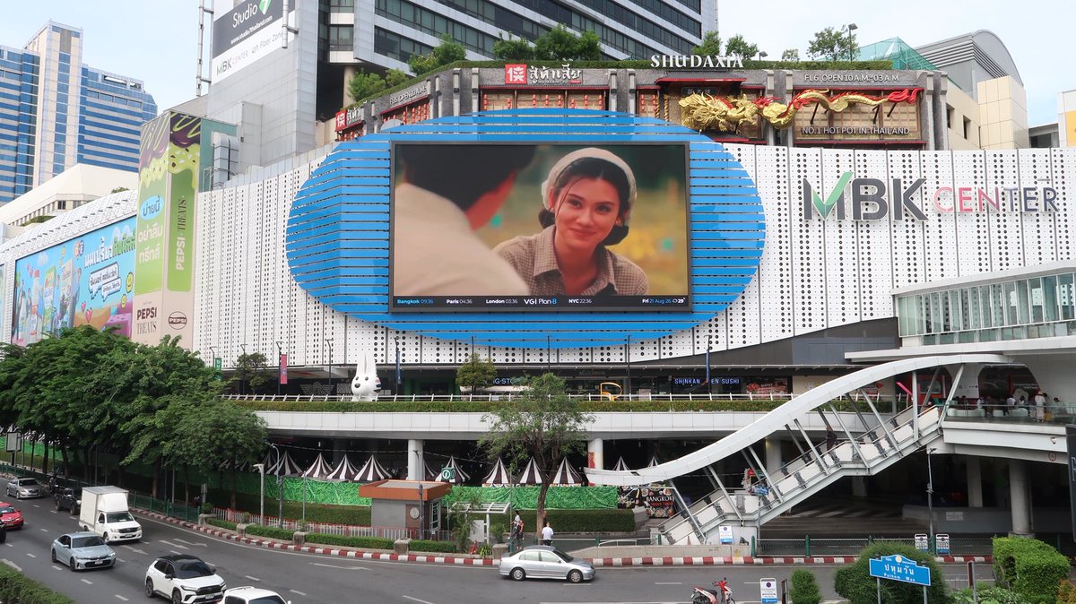MiutopiaPh's tweet photo. Another fan project done! ❤️‍🔥

The LED for Lena Lalina is now playing at MBK Center from August 21–27! 🇹🇭✨

A huge thank you to all our donors, everyone who helped make this project possible, and of course, to all the Miutopia PH admins who worked behind the scenes to bring this to life. 🥹❤️

And to our creative, @lenamiuaxi — your edit has officially reached Thailand! 🇹🇭🫶

Let’s continue supporting Lena and Miu in every way we can. As the girls said, “Miu’s family is Lena’s, and Lena’s family is Miu’s.” ❤️

This is just another little way of showing them that they are loved and supported, together. 🫶🏻✨

#MiuNatsha #หมิวณัชชา
#lalinalena #ลีน่าลลินา
#LenaMiu #ลีน่าหมิว