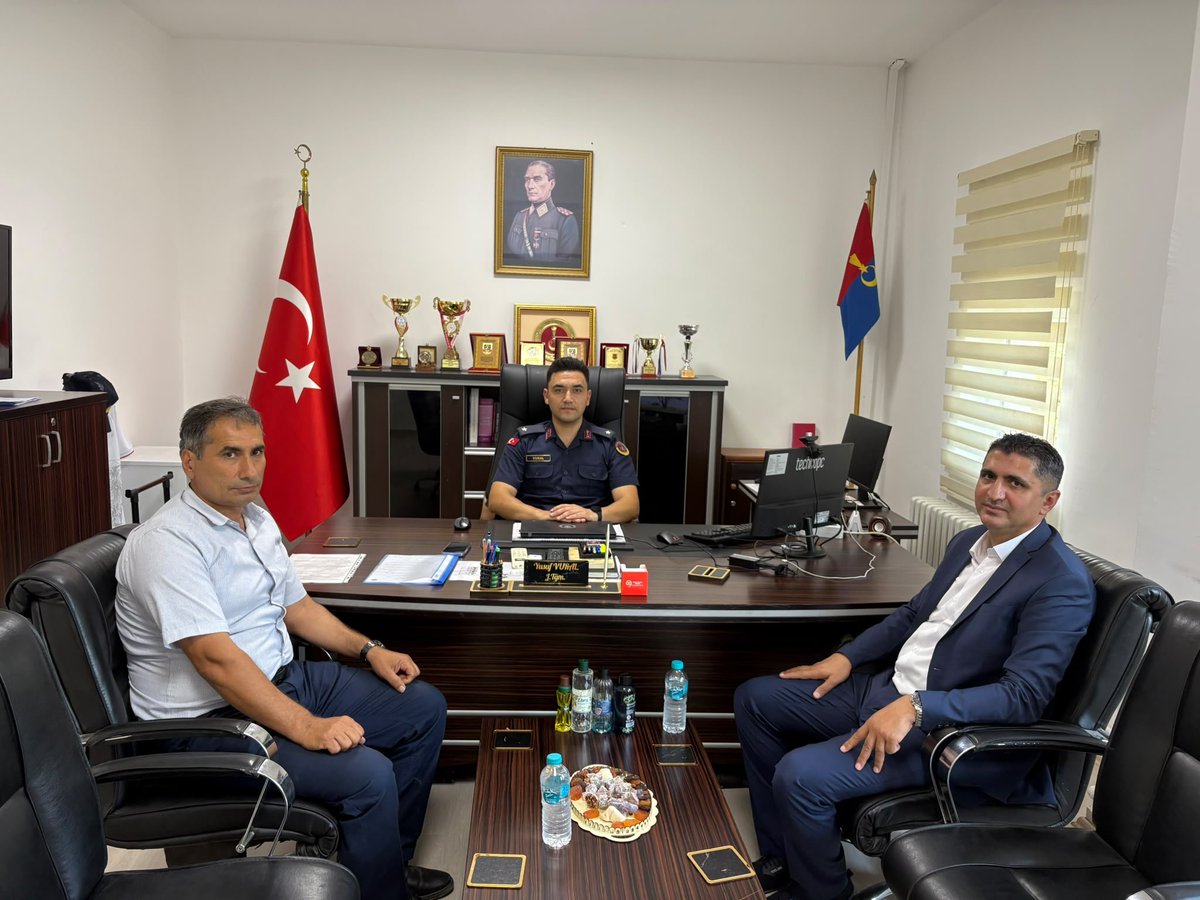 AkYazihann's tweet photo. İlçemize yeni atanan İlçe Jandarma Komutanımız Sayın Yusuf Vural’ı ziyaret ederek hayırlı olsun dileklerimizi ilettik.

Görevinde başarılar diliyor, ilçemize ve hemşehrilerimize hayırlı hizmetler getirmesini temenni ediyoruz. https://t.co/2ZXgrVMQvP