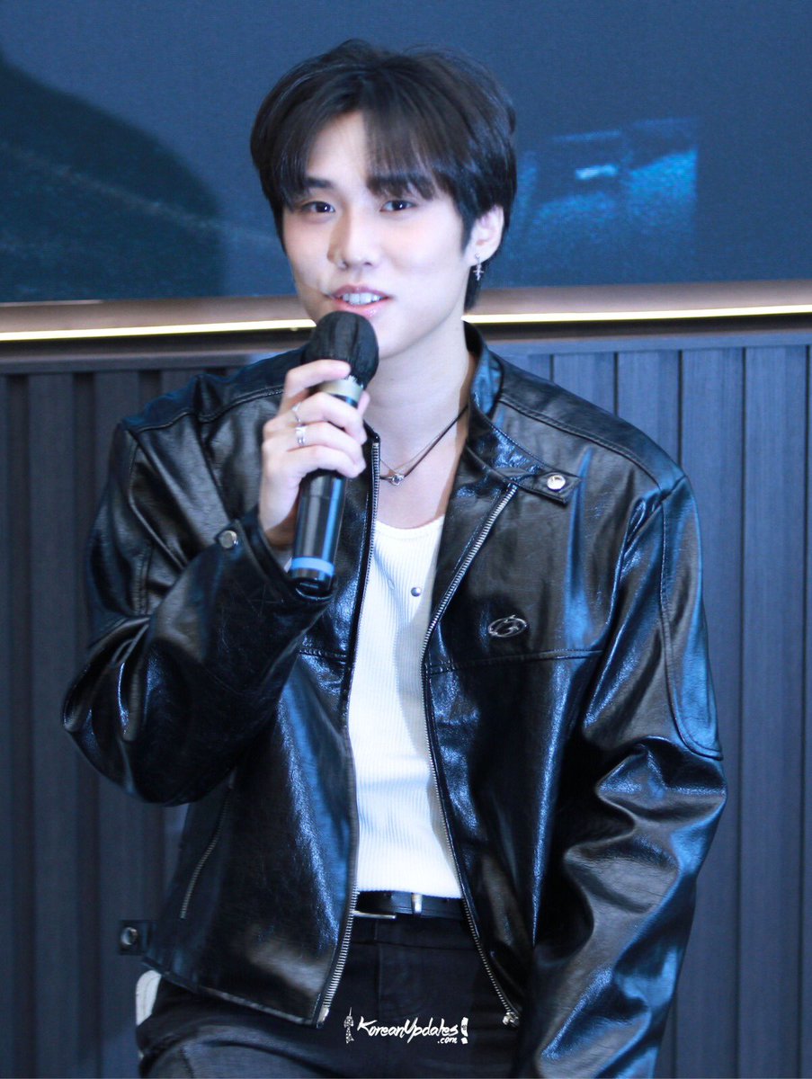 KoreanUpdates's tweet photo. Fresh off the press conference for JACOB’s 1st Asia Showcase: More Than Words Tour 2026 in Jakarta! @jakeybaeee opened up about his feelings regarding his first-ever solo show in Jakarta and gave us a peek into the story behind his favorite song from his solo album, j.

Best part? He hinted at an exclusive stage he prepped specifically for Jakarta Deobis tomorrow!
Who else is ready to witness it live?
@idn_app 

#JACOB_MTWTOUR2026 #JACOB #제이콥 #KoreanUpdates