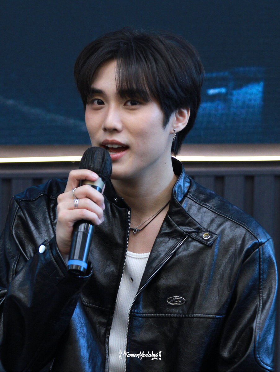 KoreanUpdates's tweet photo. Fresh off the press conference for JACOB’s 1st Asia Showcase: More Than Words Tour 2026 in Jakarta! @jakeybaeee opened up about his feelings regarding his first-ever solo show in Jakarta and gave us a peek into the story behind his favorite song from his solo album, j.

Best part? He hinted at an exclusive stage he prepped specifically for Jakarta Deobis tomorrow!
Who else is ready to witness it live?
@idn_app 

#JACOB_MTWTOUR2026 #JACOB #제이콥 #KoreanUpdates