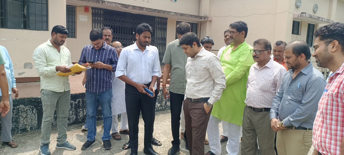 DMMau1's tweet photo. आज राजनीतिक दलों के प्रतिनिधियों की उपस्थिति में ईवीएम/वीवीपैट वेयरहाउस का वाह्य निरीक्षण कर सभी संबंधित अधिकारियों को आवश्यक निर्देश दिए।
@ECISVEEP
@ceoup https://t.co/Js7HYewut2