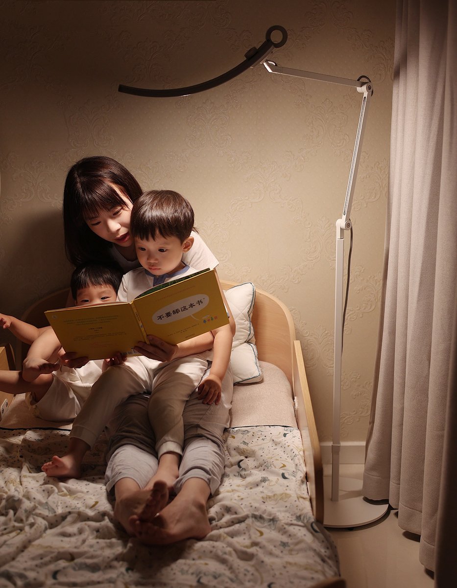 AntonietaPascal's tweet photo. Story time with my little buddy! He giggled when I did silly voices for the characters. Parenting's best moments, right here. #FamilyFun #MomLife https://t.co/h67IphYXz5