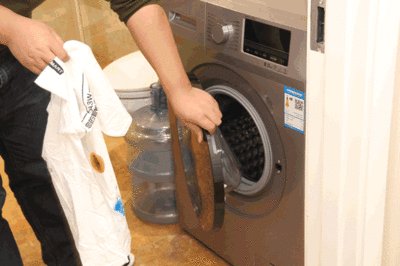 KhrabM84816's tweet photo. Just crumpled up that pile of dirty laundry to toss into the washer—small win that feels way too good after a long workday!， https://t.co/cdDVUV7qV4