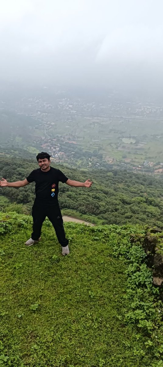 vikashy1305's tweet photo. Visapur Fort &amp; Lohagad Fort in their monsoon glory 🌧️🏔️💚
Misty trails, lush green valleys, and that perfect Sahyadri feeling! 🌿✨
Maharashtra monsoon hits different. ☁️

#VisapurFort #LohagadFort #Monsoon #Maharashtra #Sahyadri #Trekking #MaharashtraTourism #MonsoonVibes #pune https://t.co/rfEKbO6dYj