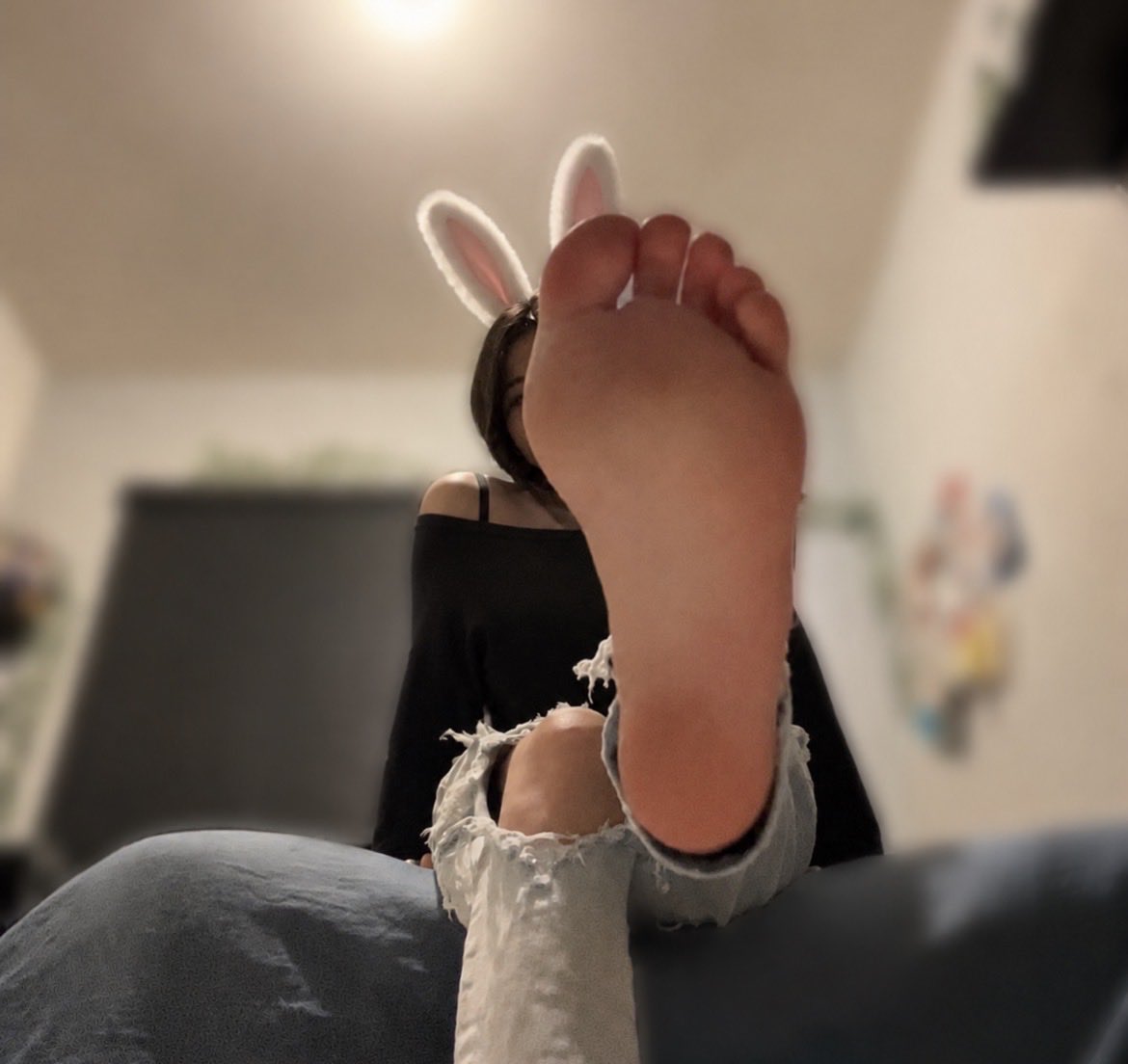 bunngyrll's tweet photo. i’m ready for you 🐰

#feet #feetfetısh https://t.co/xQA1v137b4