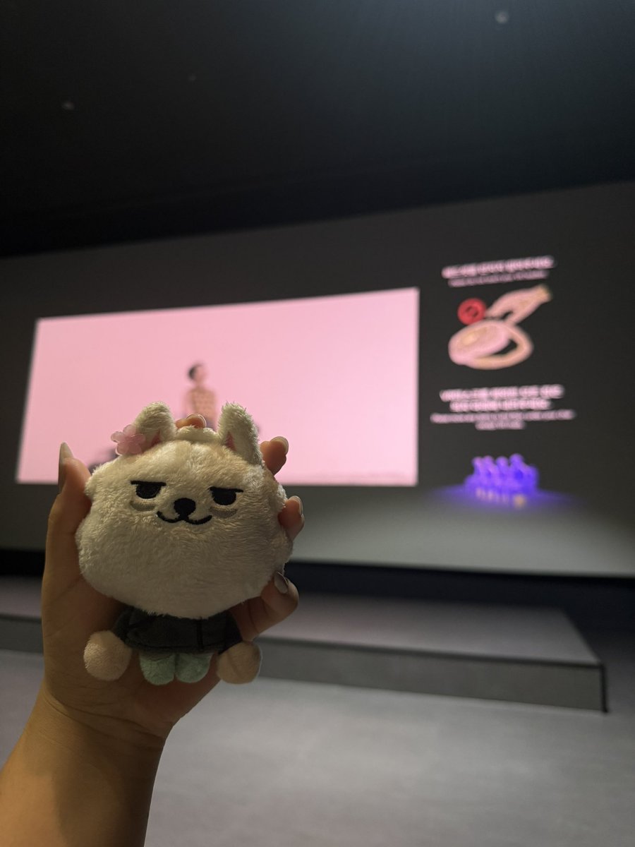 subtokki2's tweet photo. 투바투 세 번째 VR 콘서트라 그런지 확실히 전보다 퀄리티가 더 좋아진 게 느껴져서 보는 내내 너무 좋았고 특히 이번에는 기차를 타고 여행을 떠나는 듯한 컨셉이라 색다르고 재미있었다 그리고 마지막 앵콜곡으로 〈쏘왓〉 해준 게 진짜 너무 좋았음…🥹

 #TXT_엔드리스라이드 #TXT_VR콘서트 https://t.co/Nv7i3Kf28R