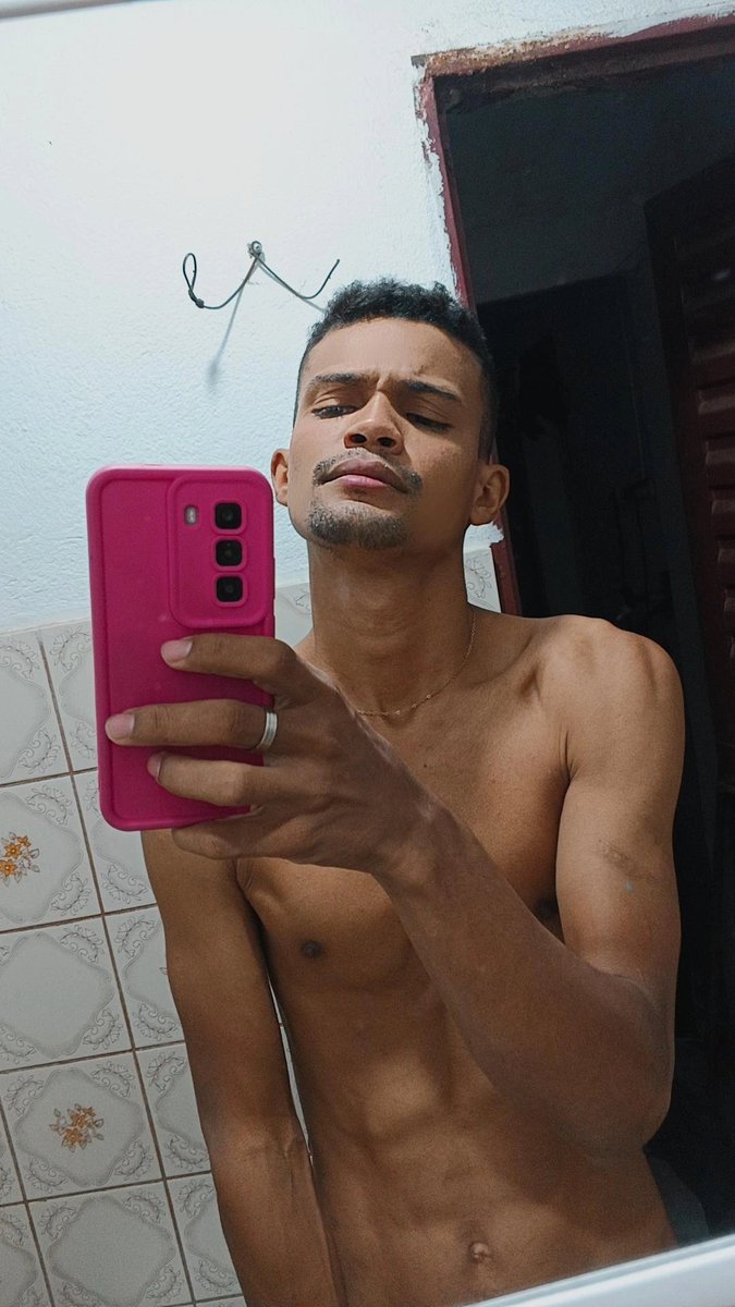 Maycon1162's tweet photo. Solteiro falando besteira pau o tempo todinho duro 
@TESAONOBANHEIRO https://t.co/POHHtIYGuZ
