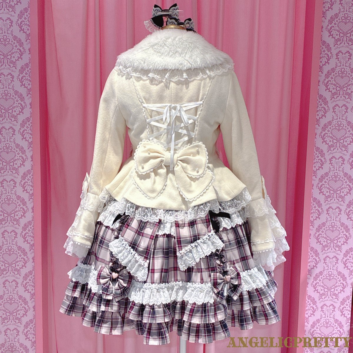AP_fukuokaten's tweet photo. 🎀2026 Outer Collection🎀

サンプル展示のお知らせ②

▫️Dressy Princessコート…¥82,500（税込）
全2色…シロ・ピンク

福岡店8/22(土)午前まで展示中です✨ https://t.co/6TUAqcGTP1