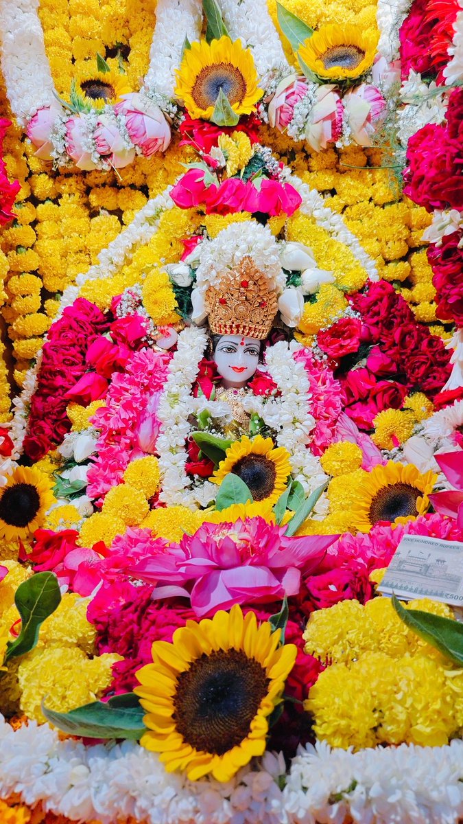 baglamukhipuja's tweet photo. संकट में जब कोई साथ न दे,
माँ बगलामुखी का स्मरण कीजिए —
विजय आपके चरण चूमेगी।
ॐ ह्लीं स्वाहा। https://t.co/BS2ypgT7te