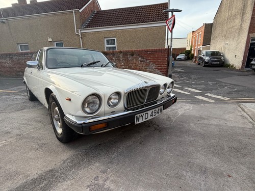 UKClassicCars's tweet photo. Ad: For Sale - 1980 Daimler Sovereign Sovereign Coupe (4.2 litre) PETROL Automatic https://t.co/vvWrLa5rf4 <<--More #DaimlerSovereign #ClassicCars https://t.co/OH2rjsfICZ