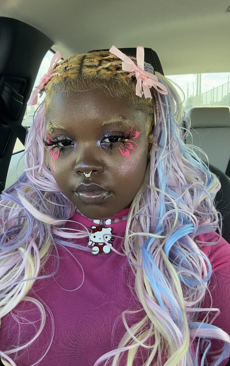 corbincreatives's tweet photo. I’m really a faerie out here 💖 https://t.co/fRtFQHZ9gD