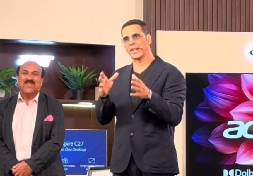 journolokesh's tweet photo. The audience is asking for a new image, better PR strategy and meaningful promotions… but #AkshayKumar seems completely uninterested in changing the game.
Time to wake up before the downfall becomes permanent.
#AkshayKumar #Bollywood #Career https://t.co/LYsaKiauwT