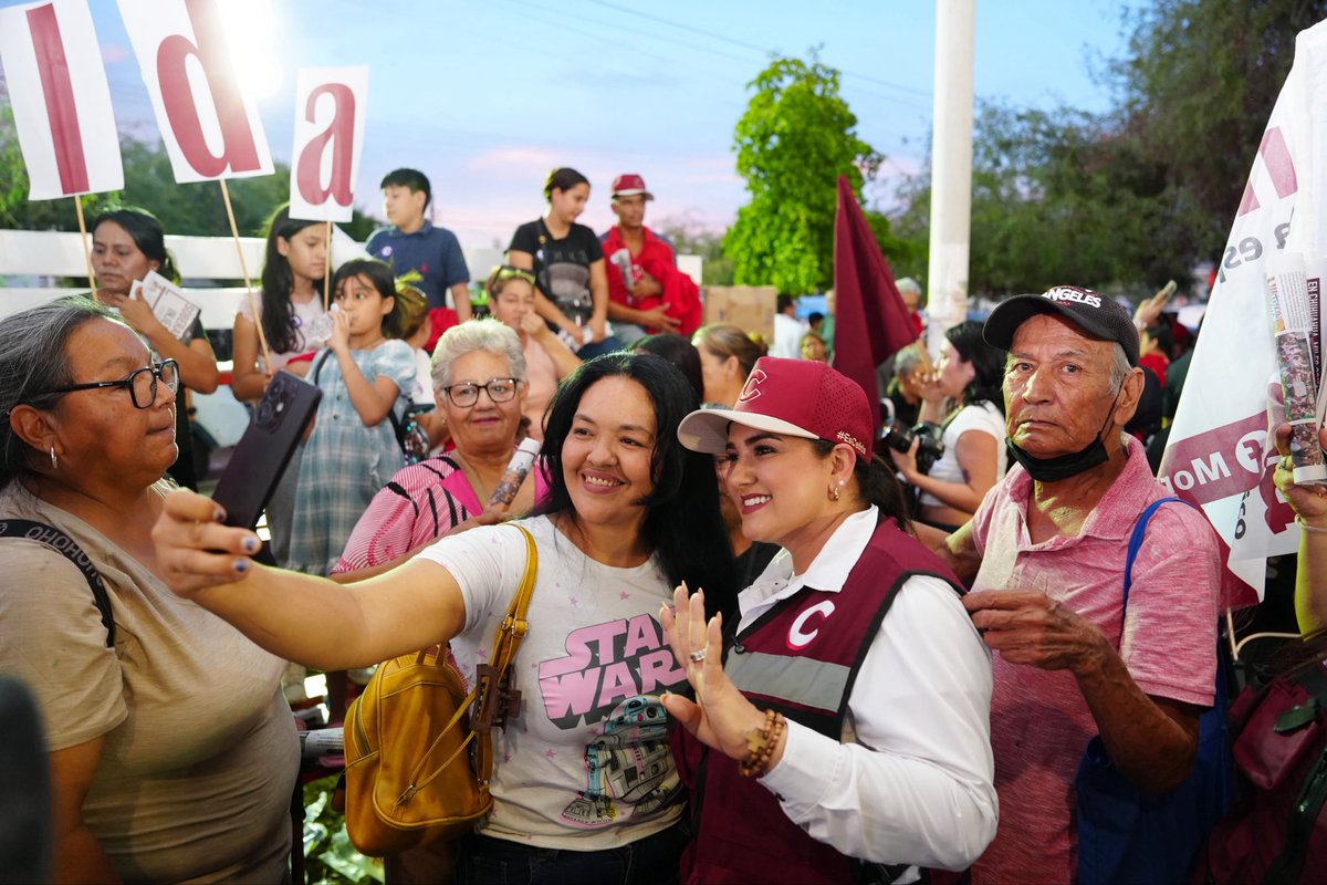 CelidaLopezc's tweet photo. La cereza del pastel de este recorrido fue encontrarnos con las y los vecinos de Villa del Real en una hermosa asamblea informativa. ❤️

Qué gusto cerrar así: cerca de la gente, platicando de frente y con mucho ánimo por seguir caminando juntos.

#ConElPuebloTodo https://t.co/mTPQV4Zv1Q