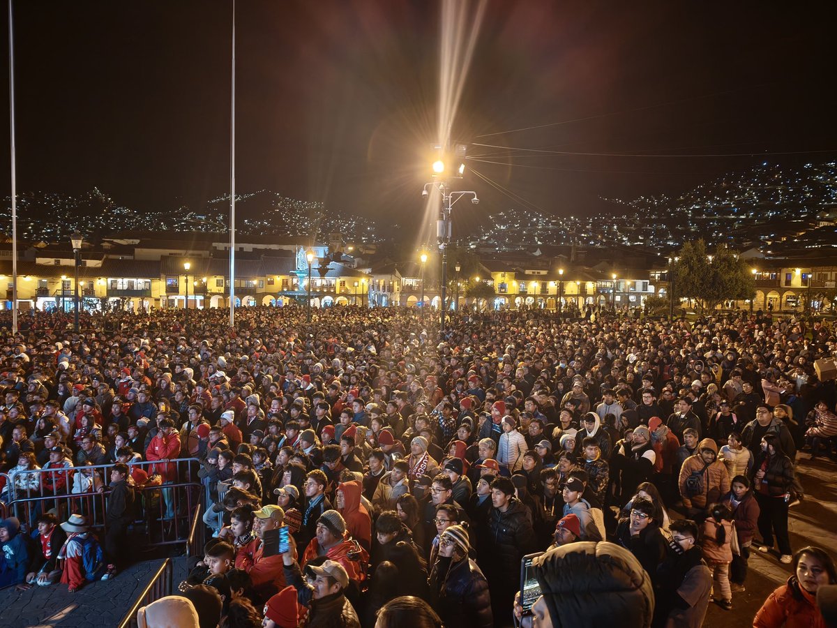 Club_Cienciano's tweet photo. ¡𝗜𝗠𝗣𝗥𝗘𝗦𝗜𝗢𝗡𝗔𝗡𝗧𝗘! 🔝❤️
Agradecemos a toda nuestra hinchada que nos alentó hoy en la Plaza Mayor en este importante partido. Está clasificación es para ustedes. 
¡Cienciano de Cusco, orgullo del Perú! ✨🇵🇪 https://t.co/95aFfuV6jw