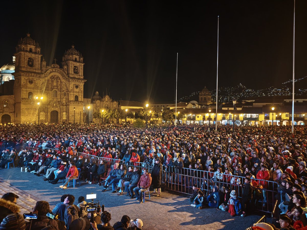 Club_Cienciano's tweet photo. ¡𝗜𝗠𝗣𝗥𝗘𝗦𝗜𝗢𝗡𝗔𝗡𝗧𝗘! 🔝❤️
Agradecemos a toda nuestra hinchada que nos alentó hoy en la Plaza Mayor en este importante partido. Está clasificación es para ustedes. 
¡Cienciano de Cusco, orgullo del Perú! ✨🇵🇪 https://t.co/95aFfuV6jw