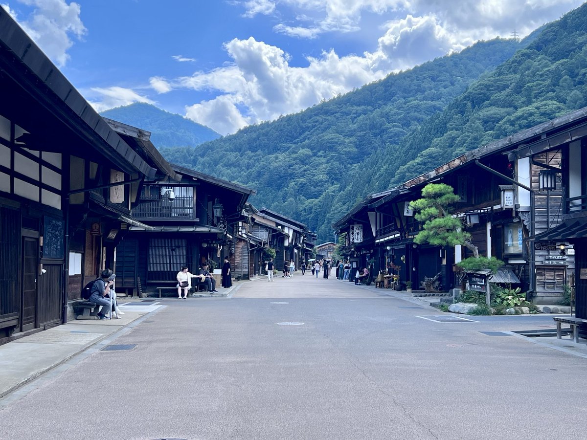 Yujihk's tweet photo. 少し足を伸ばして奈良井宿に
ポストカードのような写真撮れた！
日陰涼しいし最高 https://t.co/m6oEZcaJiO