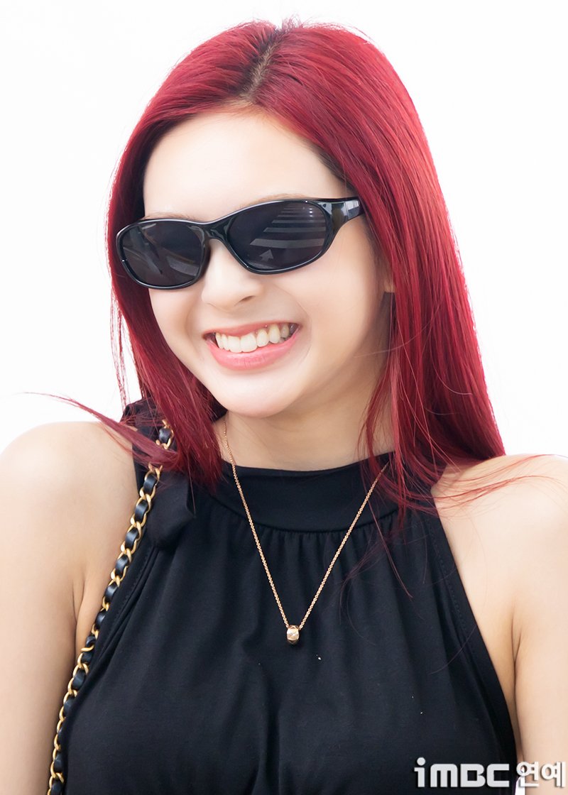 imbcenews's tweet photo. [포토] 베몬 치키타, 레드 포인트
#치키타 #베이비몬스터 #BABYMONSTER #홍콩 #출국 #iMBC연예

베이비몬스터(BABYMONSTER) 치키타가 21일 오전 해외 일정 참석 차 인천국제공항 제1여객터미널을 통해 홍콩으로 출국하고 있다.

🔗https://t.co/8uyxSjBzUf https://t.co/UxaKkoMiv7