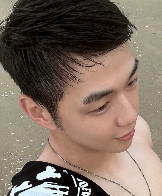 alone5959's tweet photo. 잡티도 하나 없이 고루 잘 익었다 
테라코타 인형 같아 https://t.co/ojexVu3KT4