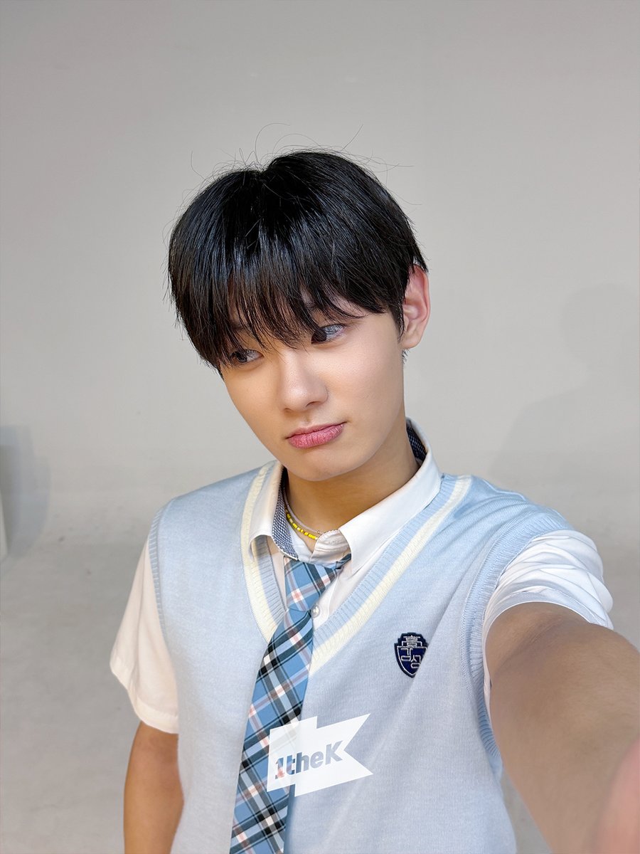 1theK's tweet photo. Check Out #BabySharkBoy's Behind selfie️📷
#BSB #베이비샤크보이 #WAVE #댄스소사이어티 
#원더케이 #1theK @bsharkboyoffcl 

#DanceSociety 👉 https://t.co/RLkLWtax3g https://t.co/TW8Ev9KM6Z