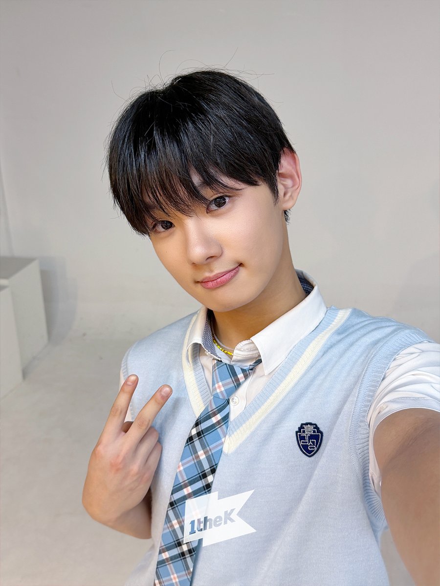 1theK's tweet photo. Check Out #BabySharkBoy's Behind selfie️📷
#BSB #베이비샤크보이 #WAVE #댄스소사이어티 
#원더케이 #1theK @bsharkboyoffcl 

#DanceSociety 👉 https://t.co/RLkLWtax3g https://t.co/TW8Ev9KM6Z