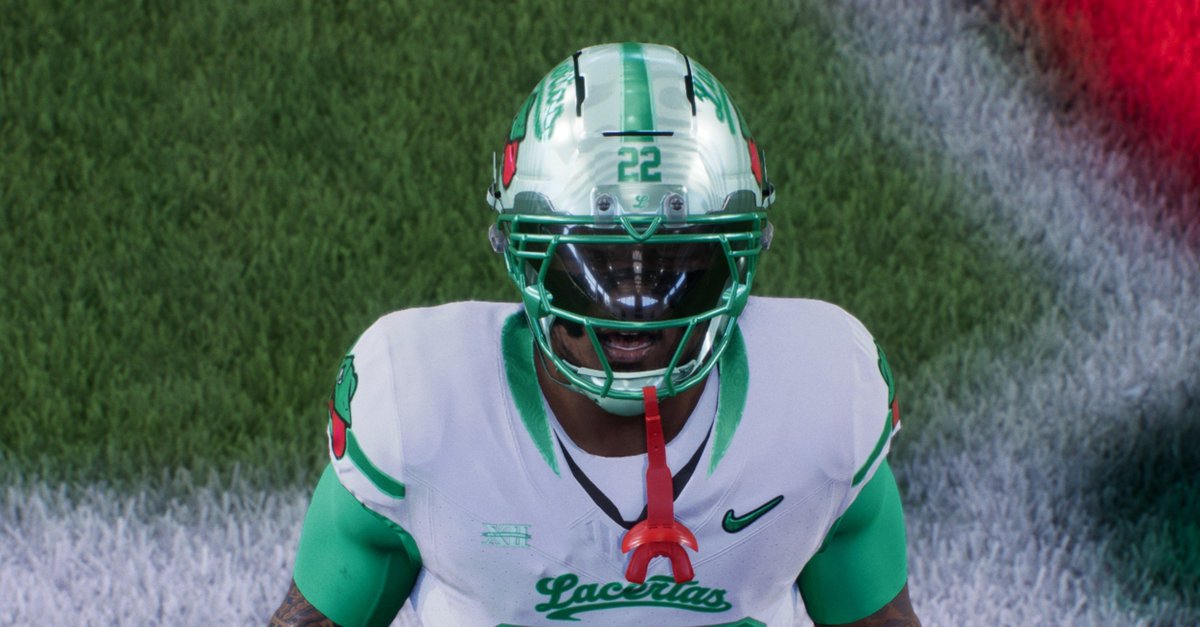 stankloveski's tweet photo. The Minty Lizard Combo

DL Username: ITSCHES10N 

#cfb27 #dynasty #itsches10n #teambuilder https://t.co/yZm7Fi7n2i