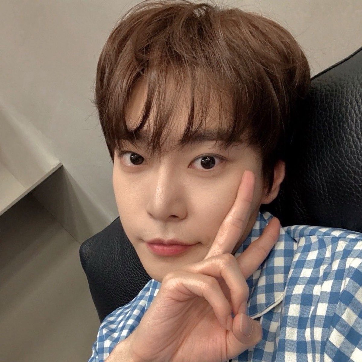 doieishappyy's tweet photo. สองนิ้วแนบแก้ม 🐰✌🏻 https://t.co/youfSYhRpj