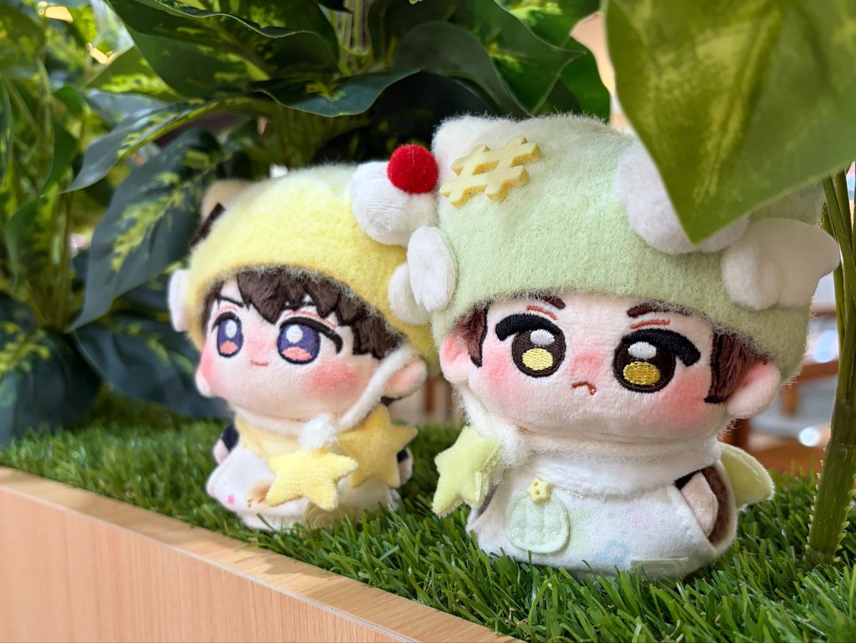 shasylus's tweet photo. they’re giving the world a little awooo 🐶🐺💞 https://t.co/9Elp08Wsu4