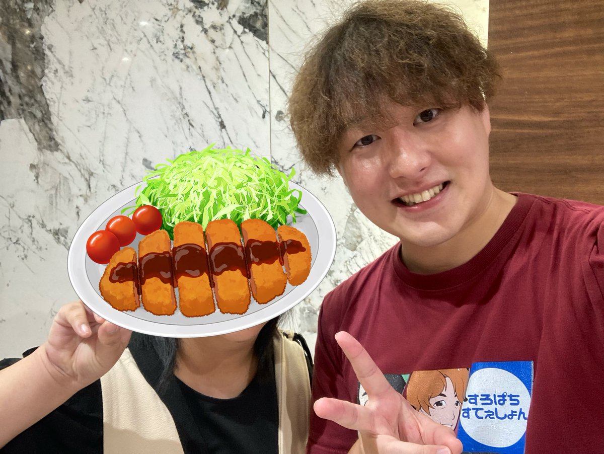 yuuchan806's tweet photo. 休みと行ける場所だったからやっと…念願の…初めて推しを生で見てお話して写真も撮ってきた😭💓

かっこいい🙏✨

次は白ペンとサイン帳買ってサインを貰いたい…
サイン帳とイヤホンにサインを…

#じゃんじゃん
#すろぱちすてーしょん https://t.co/8VgKQQ4BcI