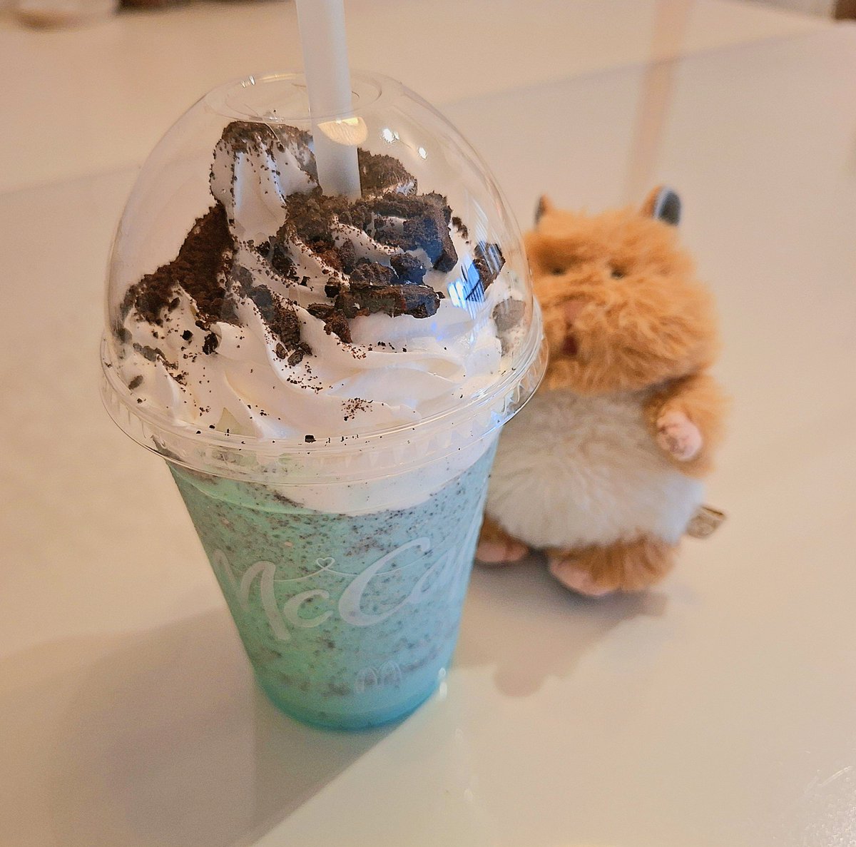 _1183's tweet photo. #マクドナルド

18日~期間限定のクッキー&amp;チョコミントフラッペ飲みたくて🥤

大好きなチョコミントは見逃せなかった🤭
朝マック頼んでドリンク変更してもらった♩ 

すべて美味しかったぁぁぁ♥

飲みたいでちーー🐹

#はむにぎり https://t.co/qpqjgoMeJW