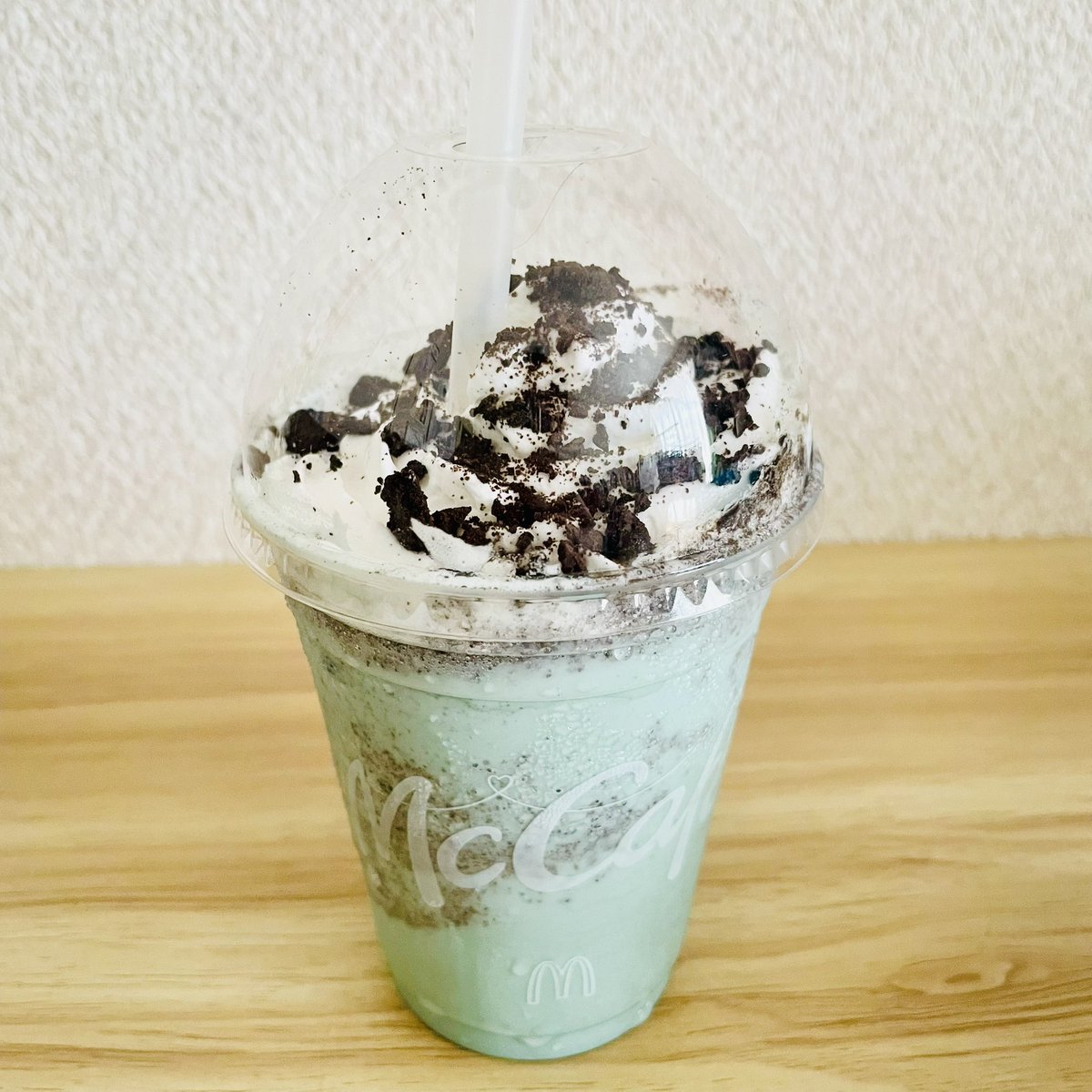 junjunsenh's tweet photo. やっと！
バーガーも食べたいなら昼マックがお得🙌
➕200円でチョコミントに変更できたよ🥰 https://t.co/SvGRNYAV2y