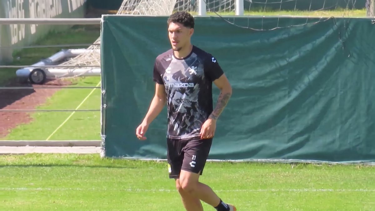 PacoVela14's tweet photo. Registro Listo | Santiago Londoño ya tiene toda su documentación en regla y mañana parecerá registrado en la página de la Liga Mx como jugador del @clubleonfc . Portará el número 21. https://t.co/XYljbvlYWq