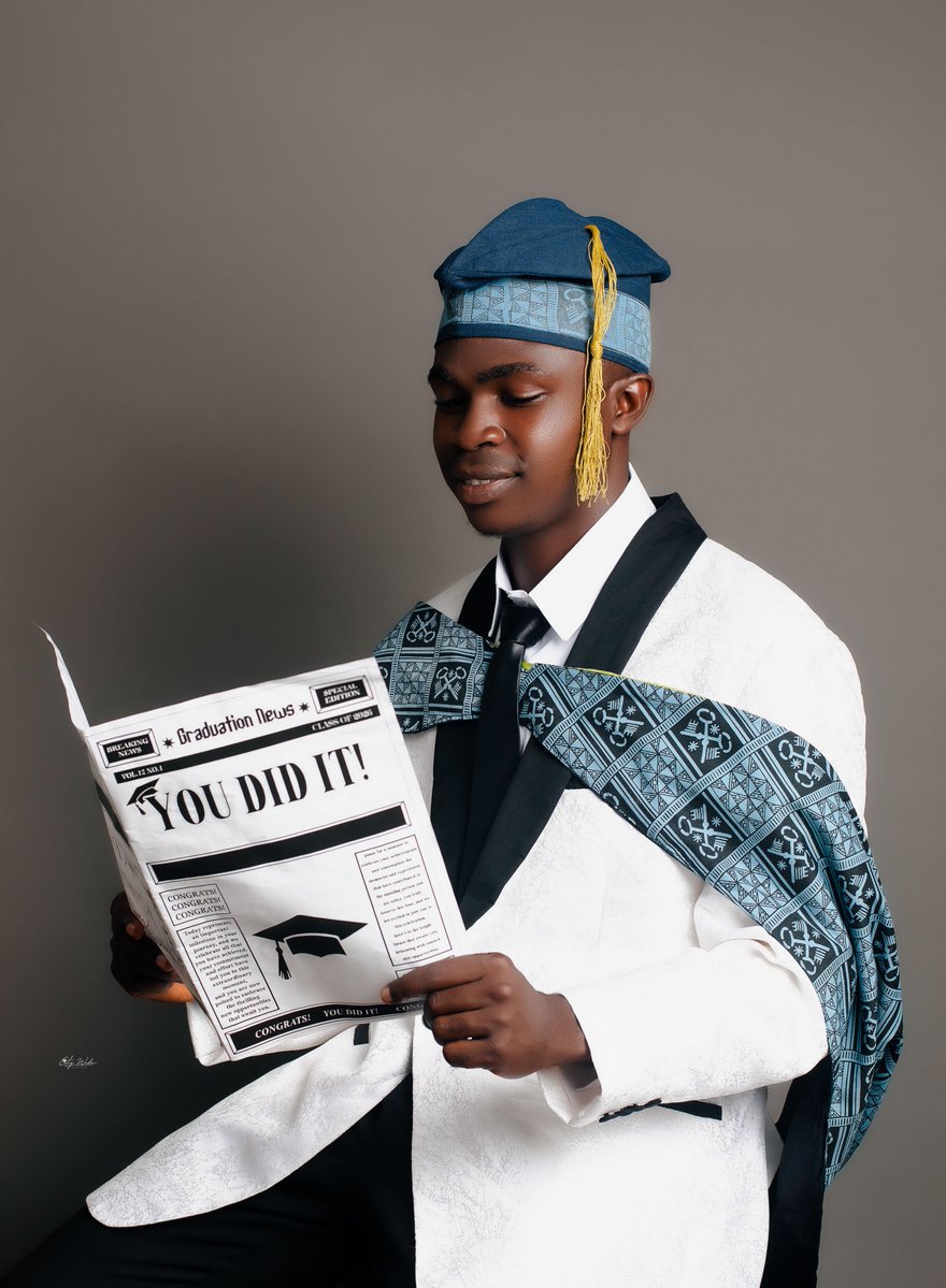 Optimistic56962's tweet photo. To Allah belongs all glory, Alhamdulil-Lāhi Rob-Bil-'ālamīn 🎉🙏. 
Yet another end to another level cheers 🥂 to the next level cus Oluwa lomo next level.
B.A / B.A Ed Islamic Religious Studies and Education 
Second Class Honours (Upper Division) https://t.co/XB6o6xJ0t7