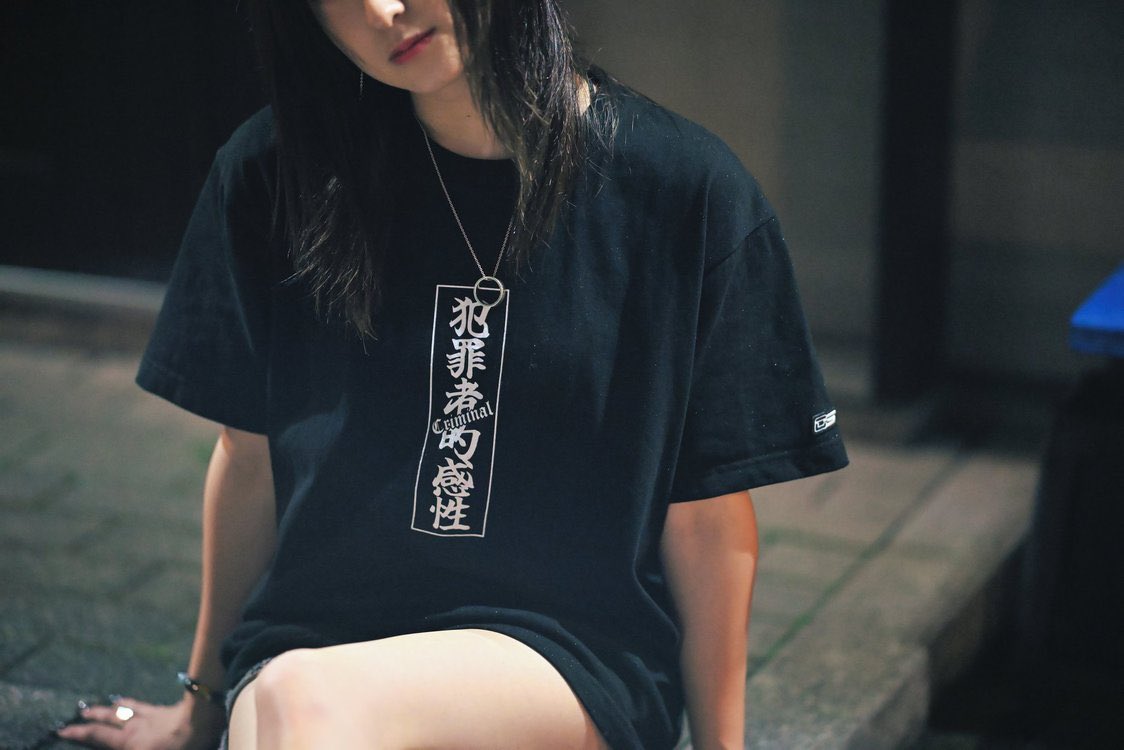 halfway_doy's tweet photo. 漢字BOX  T-shirt 7.5oz

color: Black/White
size: S~3XL
¥6,500(2XL.3XL +¥500)

送料
1枚　¥800
2枚〜　¥1,300

第二弾のコチラは
criminal senseの直訳を
漢字BOXロゴにして
フロントにプリントしてみました！
気になったら気軽にコメントDMにて！

⚠️受注生産の為届くまで1ヶ月少々お待ちください https://t.co/JtTYOQfLGc