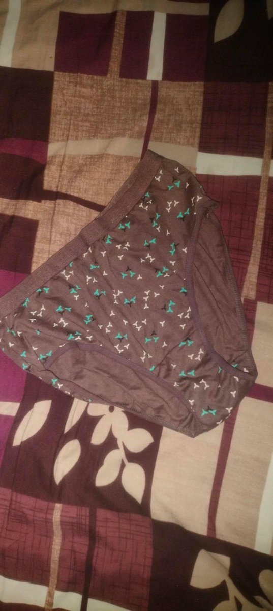 kjentertainmen5's tweet photo. My online friend he send his mom pic and her panty how is it comment me 👙🤪 https://t.co/efoLAZsJfF