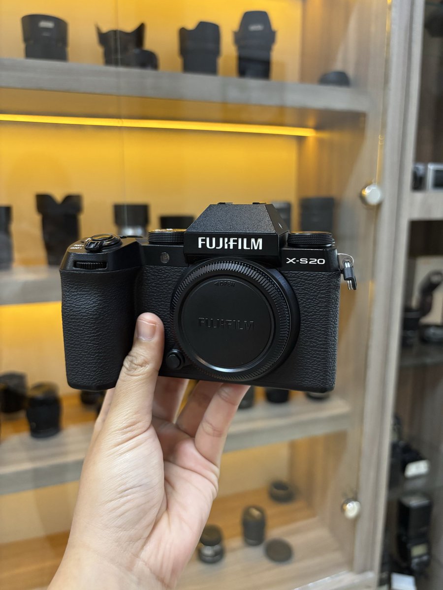 kueeepay's tweet photo. WTS FUJIFILM XS20 BODY ONLY✨
Lokasi Semarang, luar kota bisa rekber 🫶🏻
DM atau WA 082322219435 https://t.co/8dLPi6hhZv