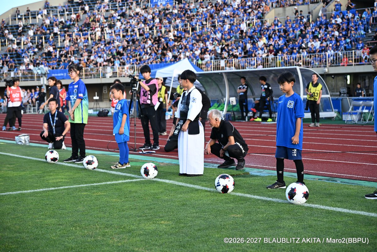 NPO_blaublitz's tweet photo. ／
活動報告📝
#ブラウブリッツ秋田スクール
＼
8月15日に行われた #ブラウブリッツ秋田 のホーム開幕戦にてスクール生限定イベントを開催しました✨
冠スポンサーの有限会社エアーイズム様から子どもたちにたくさんの思い出を作ってほしいという思いから実現しました🏟
https://t.co/77HZTGlCQ3 https://t.co/HdDFxdb3vp