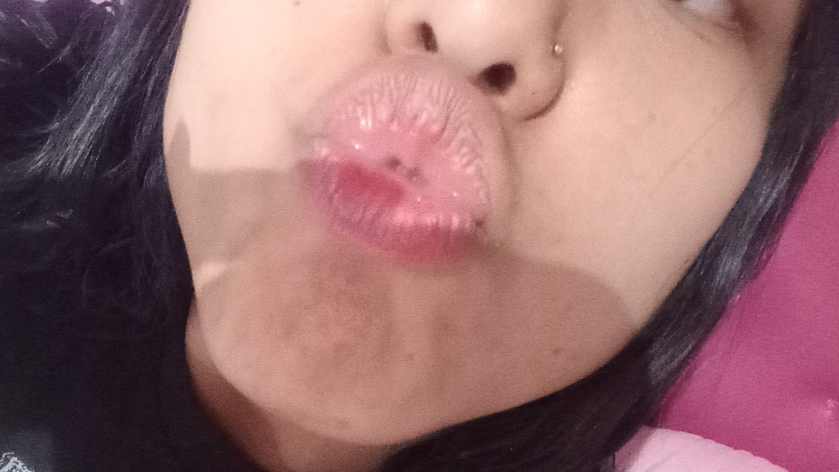 Lizolve20's tweet photo. besito para los fans 🥺💋
ya me aburrí manden dm 😩😩 https://t.co/V1zhlft5xy