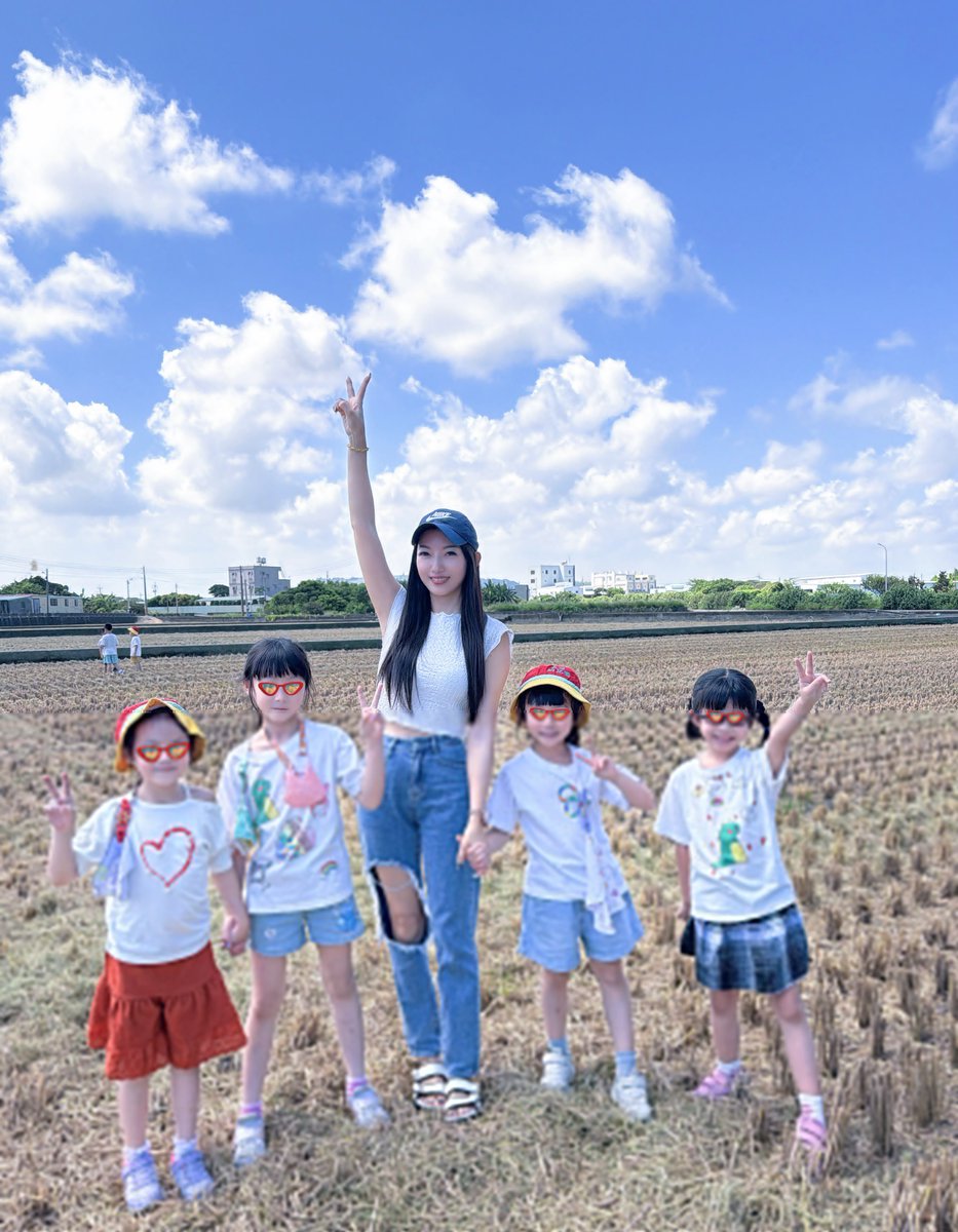 miss7897's tweet photo. 你所看見的老師
其實是⋯這副模樣🫠🫠🫠
我喜歡藍天白雲🥰🥰
褲子被幼幼班的小孩說「壞掉」 https://t.co/OLgmOaL8GW