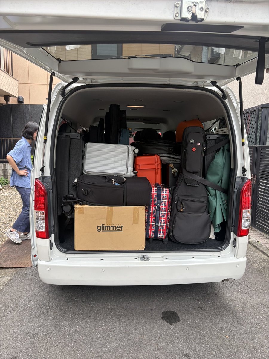 DynamiteNaoki's tweet photo. テトリスの様に機材を積み込み、博多に向けて出発👜🎸🥁
名古屋を通過中でーす🚙💨 https://t.co/UKQsMOH3Nt