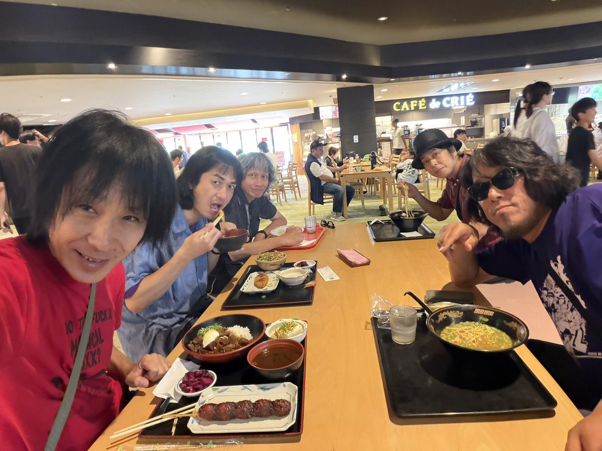 DynamiteNaoki's tweet photo. テトリスの様に機材を積み込み、博多に向けて出発👜🎸🥁
名古屋を通過中でーす🚙💨 https://t.co/UKQsMOH3Nt