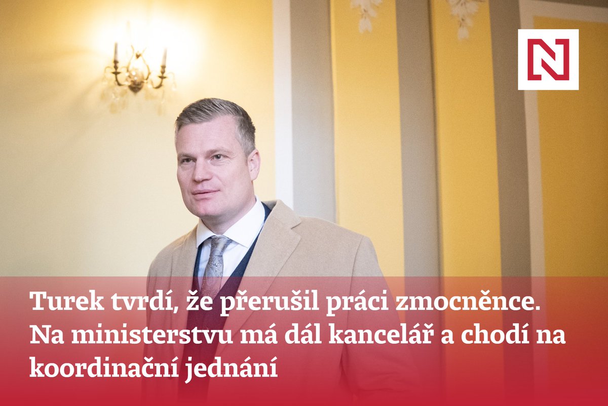 enkocz's tweet photo. https://t.co/TSXI03EvpG
Ministerstvo životního prostředí nemá žádný dokument, kterým by Filip Turek formálně přerušil práci vládního zmocněnce. Poslanec má na úřadě také nadále kancelář, aktivní vstupní kartu i služební e-mail a účastní se koordinačních jednání. Rezort to vysvětluje jeho dalšími funkcemi.
