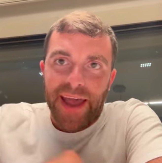 Nine_Cloude's tweet photo. 🚨🎙️ | Fabrizio Romano:

“Manchester United signing a left-back is almost GUARANTEED.

“It could be 2 more signings AFTER Baleba.”

[@FabrizioRomano] https://t.co/5Vlll2ryMR