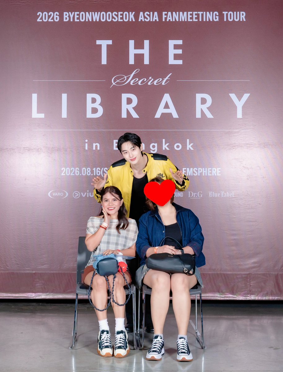 pleza_oop's tweet photo. 2024                                                                  2026

ได้นั่งข้างๆพี่สักทีสินะ ดีใจมาก รีบกลับมาประเทศไทยนะคะ

#BYEONWOOSEOK_TOUR_in_BANGKOK
#TheSecretLibrary
#TheSecretLibrary_in_Bangkok https://t.co/Gofivcsztp