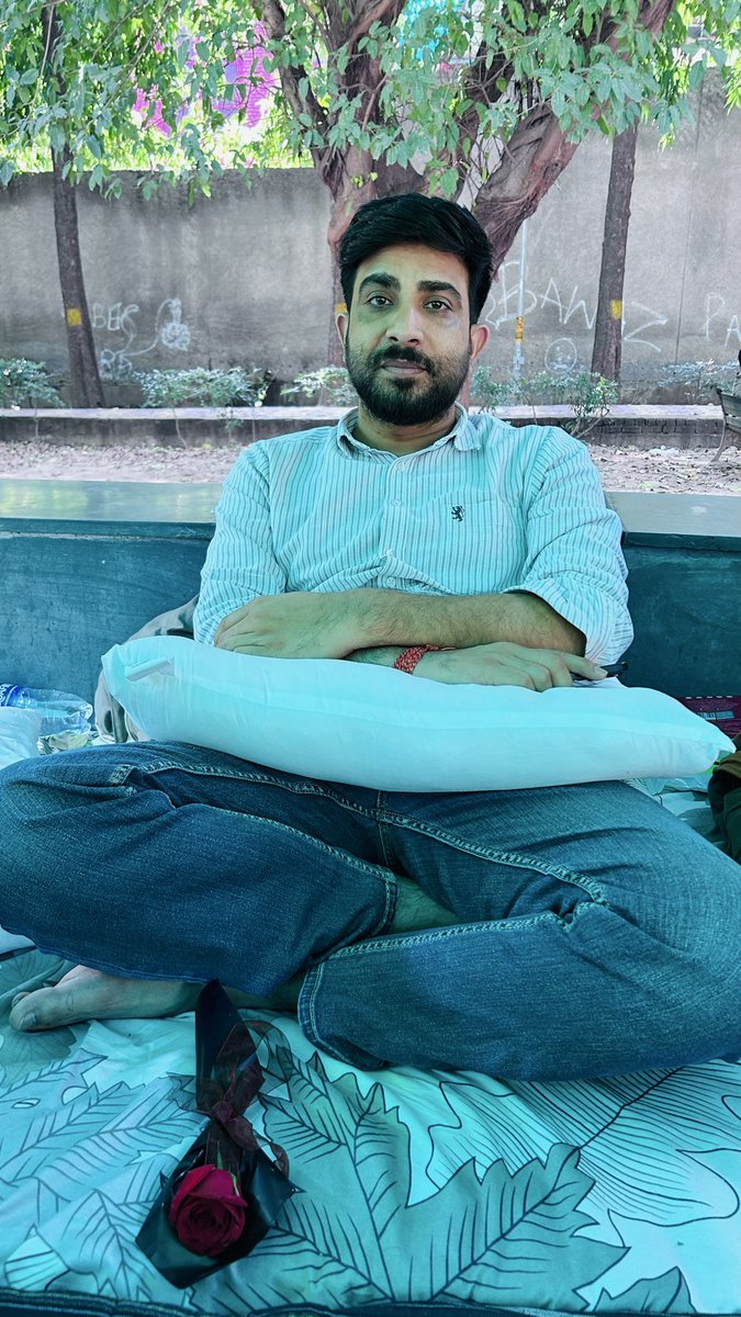 e990165b19364e5's tweet photo. Hunger strike started against injustice given by @NBEMS_Official  Day-2
I request everyone please join at Gautam Nagar park. https://t.co/A037JgH08a
