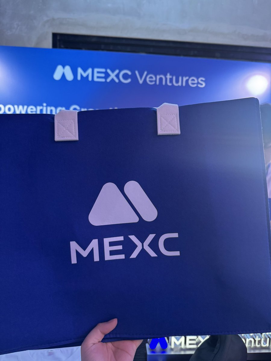 Pentaeth_'s tweet photo. Thankyou for the gift @MEXC @MEXC_ID
Number 1 Hospitality 🫶🫶
See you next year for @AlphaArena_2026
#AlphaArena @TroySebastian10 https://t.co/3OKSmw5fw8