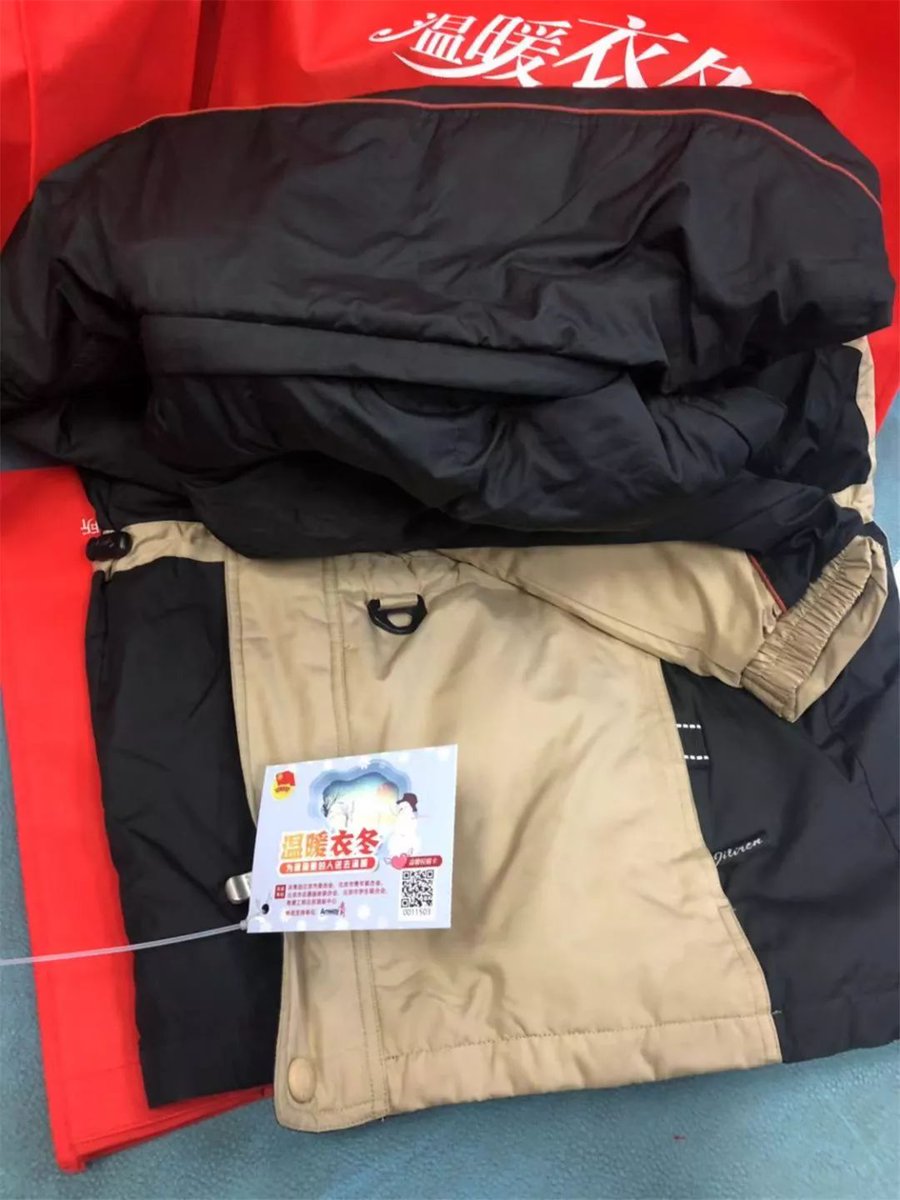 CTG36430230's tweet photo. Spent this beautiful morning sorting warm winter clothes at the community volunteer hub—nothing beats helping neighbors and seeing big smiles on their faces! https://t.co/BpvnEeZ5kt