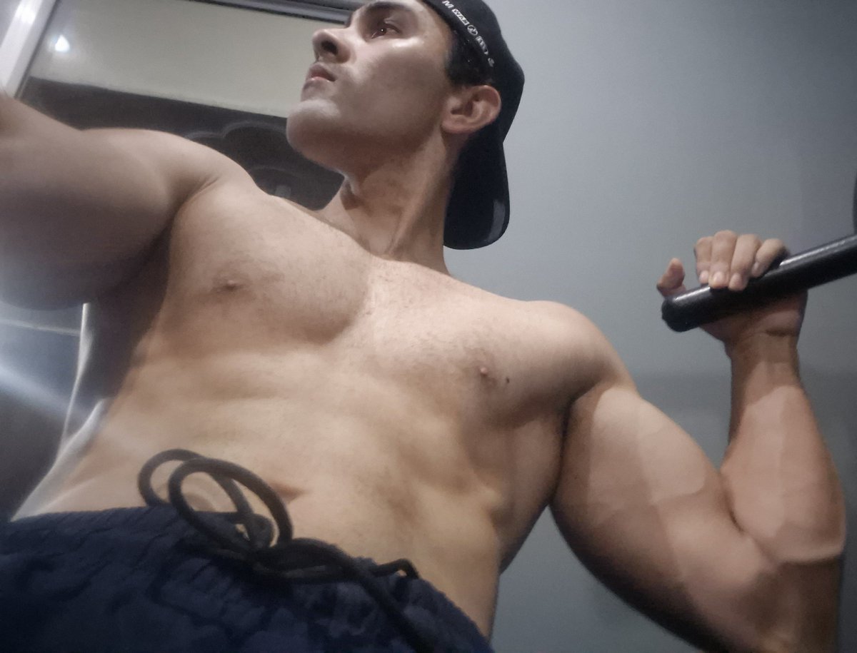 Angel_aa1x's tweet photo. Cara de niño y cuerpo de señor o como era.😛🫣

1 o 2? https://t.co/1zs3kJjtaq