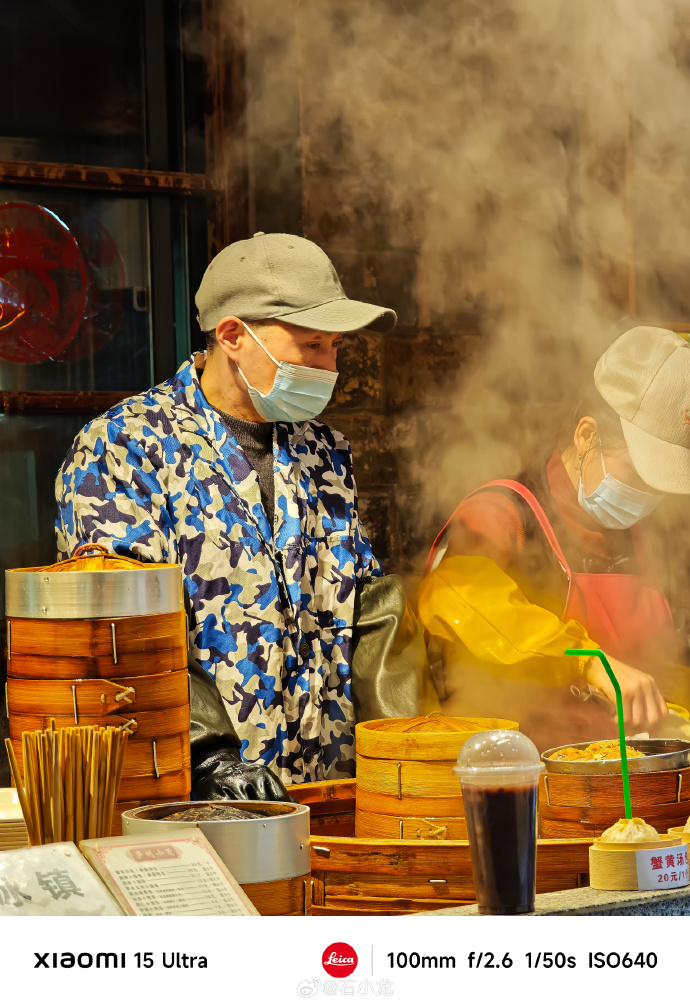 HITOMI_09's tweet photo. Late night bites at the small alley diner—steaming pork dumplings with vinegar, a warm bowl of miso soup, and the quiet hum of the late hour when the world slows down. What’s your go-to late-night comfort food https://t.co/88PkDs3yfO
