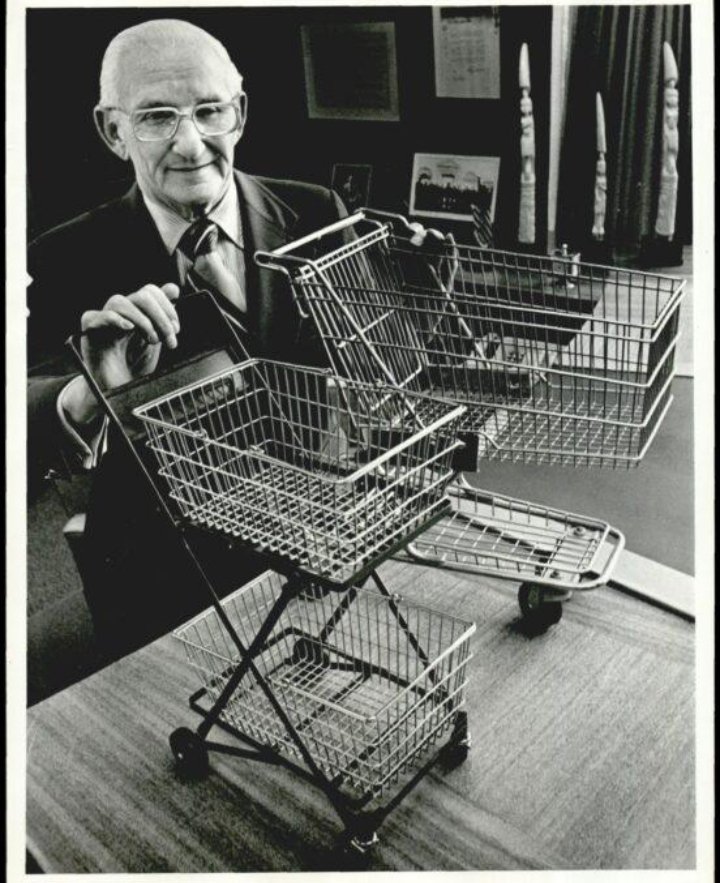 narachronicle's tweet photo. Sekarang kita dorong shopping cart keliling supermarket tanpa mikir apa-apa.

Tahun 1937, orang malah malu memakainya.

Sylvan Goldman memperkenalkan shopping cart pertama di toko kelontong Humpty Dumpty, Oklahoma City, pada 4 Juni 1937.

Bentuknya juga nggak seperti cart yang kita kenal sekarang.

Dasarnya cuma dua kursi lipat yang dipasang saling membelakangi, diberi roda, lalu ditambahkan keranjang.

Masalahnya bukan desain.

Masalahnya manusia.

Sebagian perempuan sudah capek mendorong stroller, jadi nggak tertarik dengan benda yang kelihatannya mirip.

Sebagian laki-laki malah menganggap mendorong cart terlalu feminin.

Akhirnya Goldman menemukan solusi yang sangat... manusiawi.

Dia menyewa orang untuk pura-pura berbelanja sambil menggunakan cart tersebut.

Ada pria dan perempuan yang berkeliling toko dengan cart, memasukkan barang ke dalamnya, seolah benda itu sudah biasa dipakai semua orang.

Pelan-pelan pelanggan ikut mencoba.

Dan berhasil.

Shopping cart kemudian mengubah cara orang berbelanja. Keranjang yang tadinya cepat penuh sekarang bisa diganti dengan wadah beroda yang jauh lebih besar.

Yang lucu, teknologi ini sebenarnya sudah bekerja sejak awal.

Yang perlu diperbaiki justru persepsi manusianya.

Kadang sebuah penemuan nggak gagal karena desainnya buruk.

Cuma belum ada yang berani terlihat sebagai orang pertama yang menggunakannya.