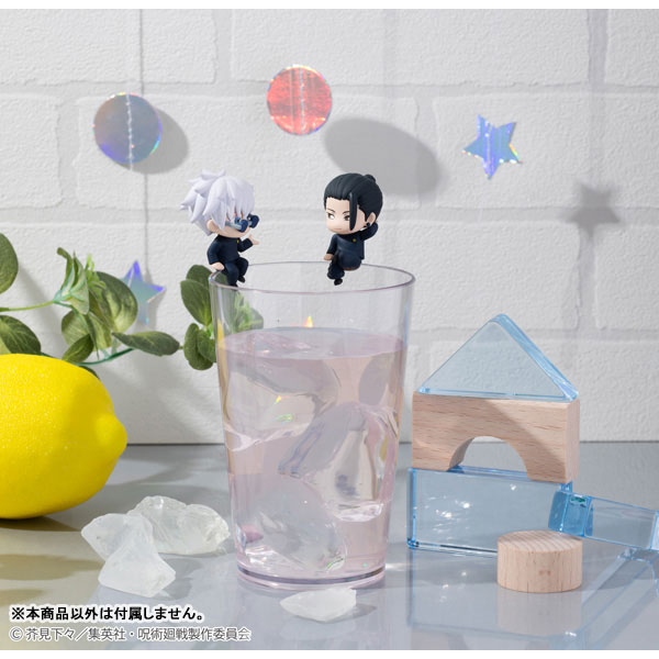 jyujyutu_001's tweet photo. 【グッズ情報】

お茶友シリーズ アニメ『呪術廻戦』 5周年が予約受付中！

付属の看板やコップに乗せて飾ることができたり、お手持ちのグラスにも乗せることができます！

https://t.co/tcyrcDAqt2 https://t.co/dopgeodrDR
